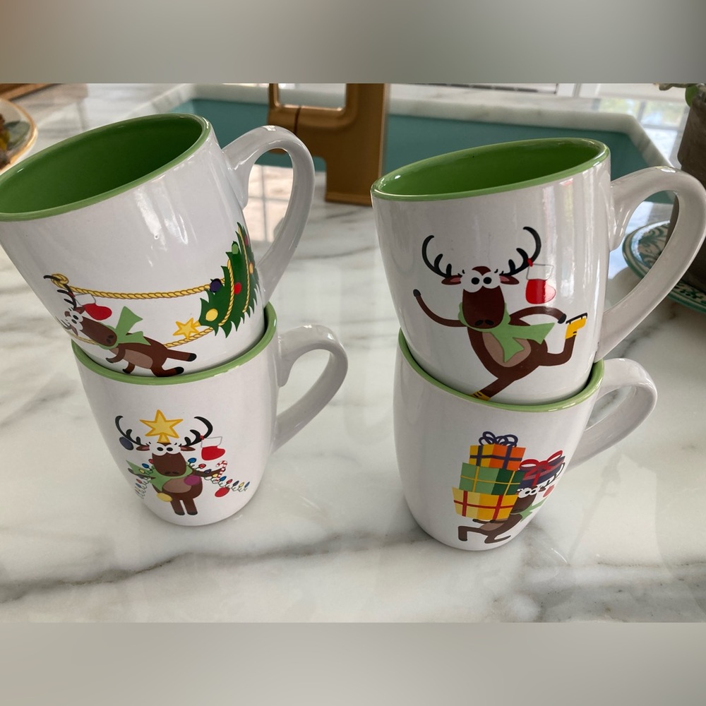 4 Holiday Mugs Reindeer Theme